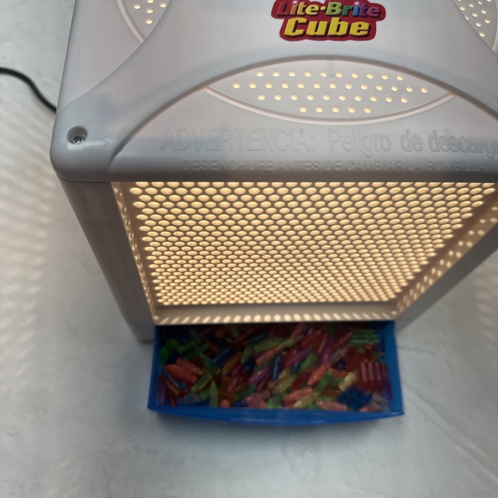 Vintage Lite Brite Cube Hasbro Light Box Toy Pegs Storage 4-Sided Kids Art Game - Picture 8 of 9